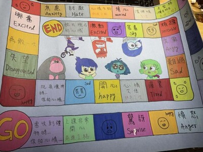 幼保科戴同學自製「情緒大富翁」教具，以桌遊形式帶領幼兒認識情緒